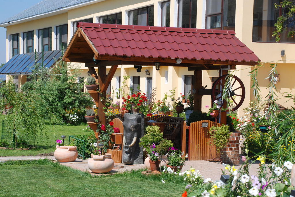 Villa Giulia Islaz Buitenkant foto