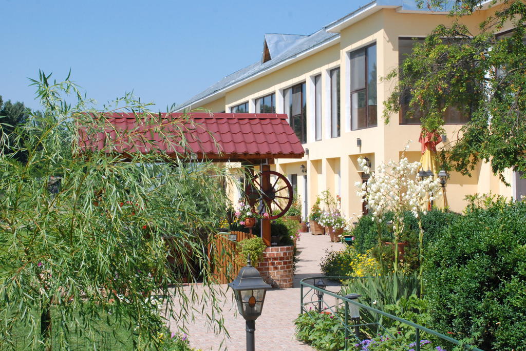 Villa Giulia Islaz Buitenkant foto